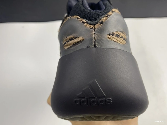 GY0189 V3 YEEZY 700 ADIDAS 0923